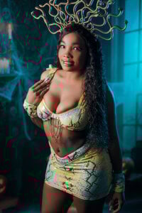 Aliisson_Cruz Sexy Meduza Pic 5