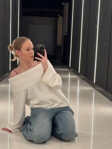 VanessaLightDiamond Mirror Pic 2