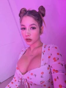 Bella_Bauerr2の🍒🍒の 2枚の写真