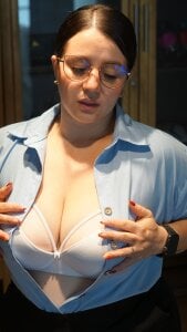 KendalWest_のSEXY SECRETARY IS HEREの 7枚の写真