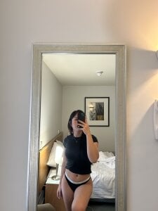 ZoeyJohnson Public Pic 2