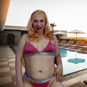 HannahEmmax2 "Love is like a red rose, beautiful but dangerous" Fotka 6