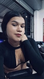 PetiteAri Public Pic 5