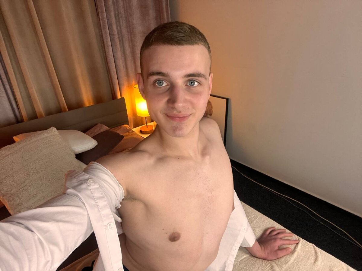 HereAlexColee Trending Pic 3752