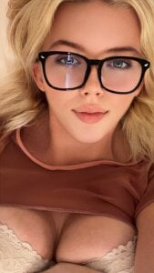 MonaNoire Public 2 Pic 6