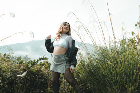 AllisonAdams_ Paths that tell stories. 🌍🏔️🫦🌠 Foto 6