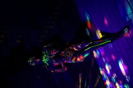 sarah_banks1 neon Pic 5