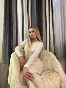 EasterEliot Hot kiss Pic