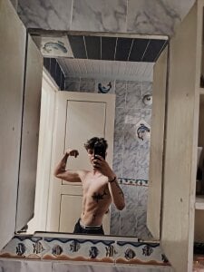 Sebas4lf_ A chill guy wanting love :3 slika 5