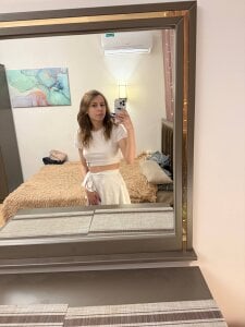 AsleyStouer PART ONE Foto 2