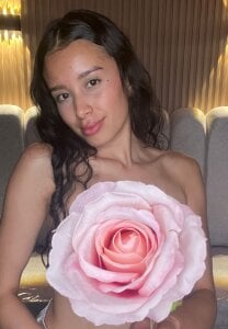 _Mia_Evans_1 Happy Valentine's Day, I want you for me today 💕  3টি ছবি