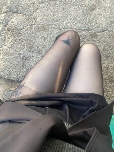 Hannah_xBaby legs &feets 👣👣👣 Pic