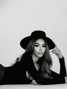 ElinaMoon_ Public Gambar 4