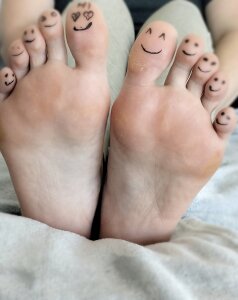 Anastasialabutemoi My feet❤️ Pic 3