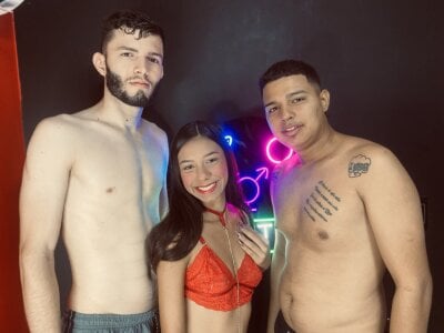 hard_threesome Public Pic 2