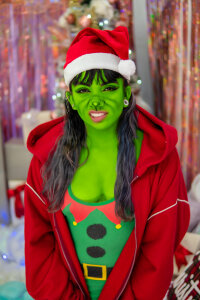 Agataaiko Your favorite Grinch🎄😈 Pic 2