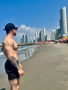 Justin de Justin-mackenlly  2 Imagens