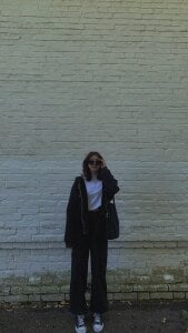 woman under cover de DeerMiracle  2 Imagens