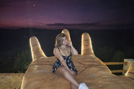 RileyFlame A dress, a landscape… and you on my mind 🖤🌿 รูปภาพ 