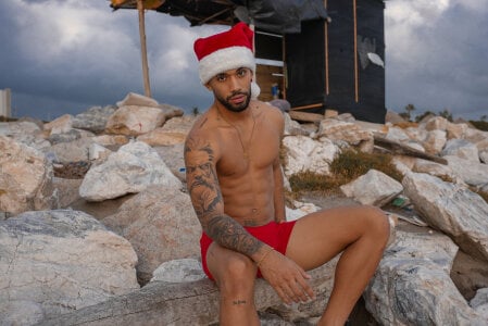 theo_sky1 beach day Pic