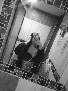 alaia_princess Hey guys, get to know a part of me Pic 2