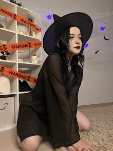 Skyelary Halloween Pic 8