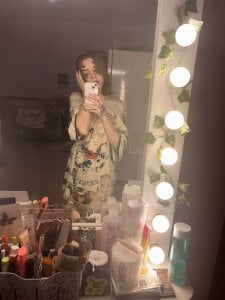 KerieDitti guess what's under my tshirt😋 Pic