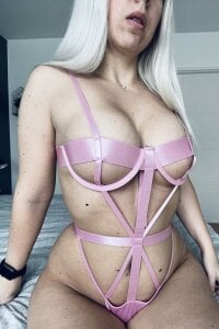 blondegirl442 Public Pic 4