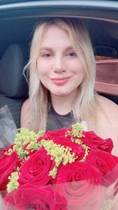 Crystal-Woods Charm lives in the details.🌹💖 Hình 3