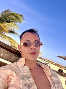 AxelMuller On the beach Pic 4