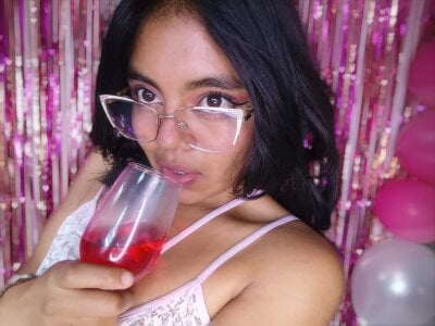 luna_velveth my young face😋 Pic