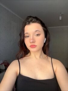 RenaLagoa What's the secret code to your DMs? 🤐😏 Pic