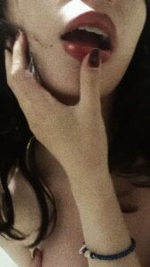 verana_s red lips of love💋🫦 Pic