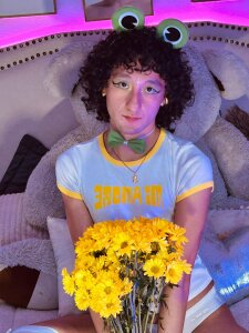 Haru_bloom Cute on the outside, sinful on the inside. 🌼😏 Pic