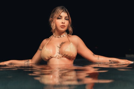 Strike a pose de LisaMonroe_  3 Imagens