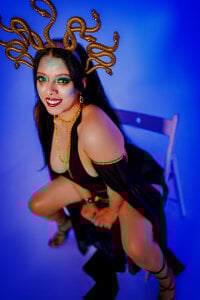 Aurora_Brownn sweet or trick happy halloween 🦇🎃🍭 Pic 8