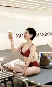 Utano_SexClassroom Public Pic 2