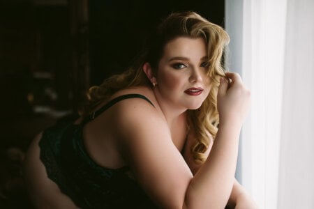 Curvycatie34 Public Pic 2