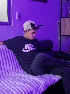 thin-straight Public Foto 2