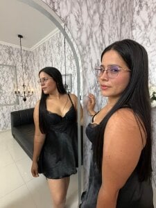 PamelaHoott Sexy latina 🍓 Pic 4