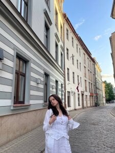 KellyKelik Public Pic 3