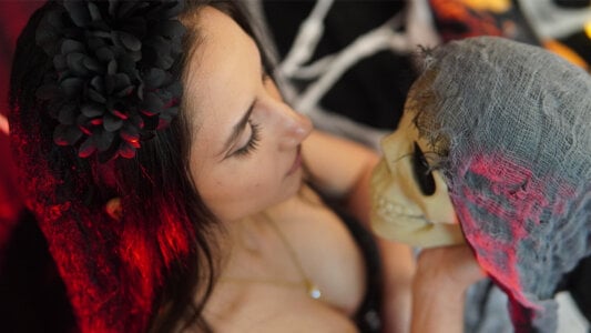 CarolinaBlair Dark, mysterious, and dangerously irresistible 🕷️ Pic 9