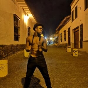 Amun_obsidian The night knows who's boss. Pic