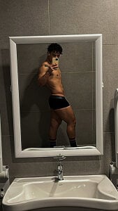 Tonblaze Imagine finding me like this in the gym bathroom 🥵 Pic