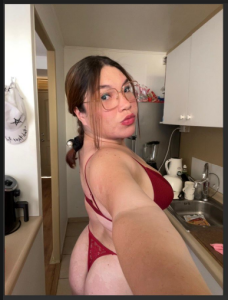 WHITEWOMEN_2 IN THE HOUSE Gambar 3