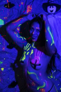 Sara_f_W PAINT HOT Foto 2