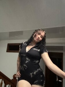 Danee_19_ black is my favorite color Pic