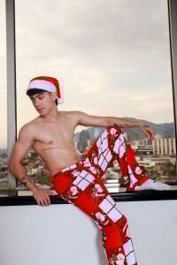 etham_wolf_ Merry christmas Pic 3