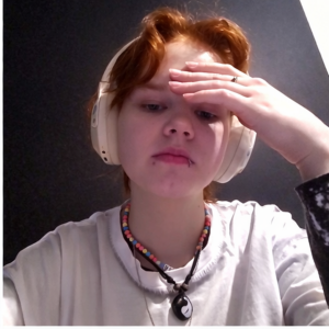 CurlaPettyBom what kind of music do you like to listen to? รูป 