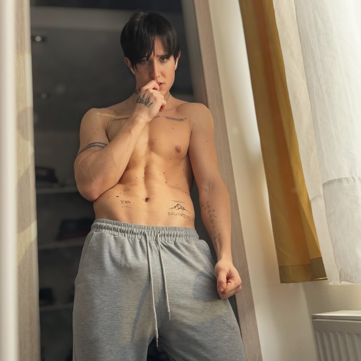 صور ChristianLevine_ الرائجة  7424